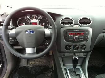 2010 Ford Focus Pictures