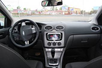 2010 Ford Focus Images