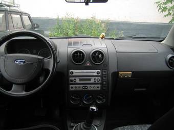 2005 Ford Fusion Pictures