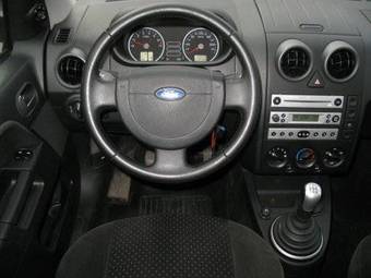 2005 Ford Fusion Photos