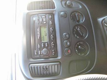 2004 Ford Maverick Pictures