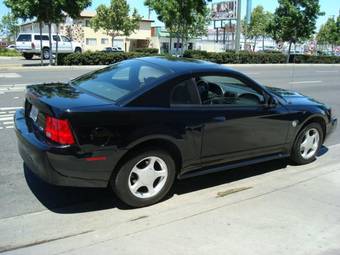 2003 Ford Mustang Photos