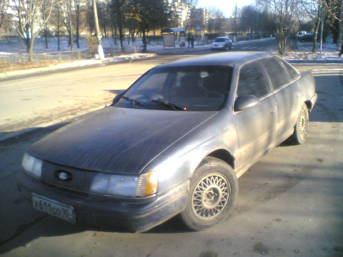 1990 Ford Taurus