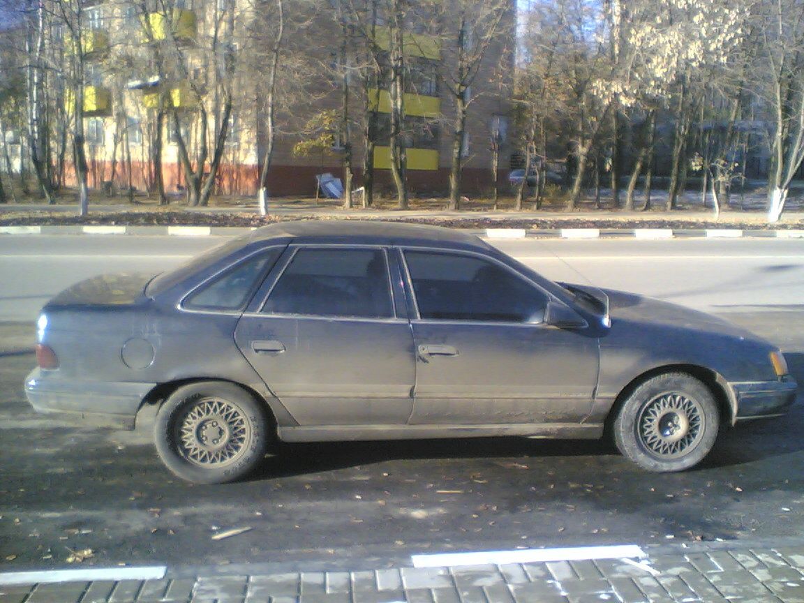 1990 Ford Taurus