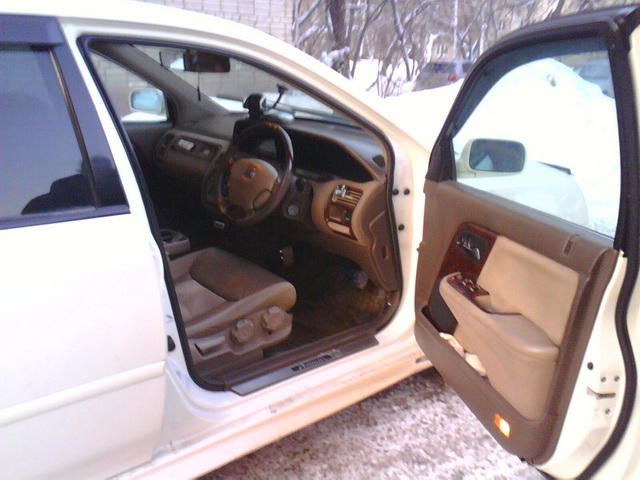 2000 Honda Avancier