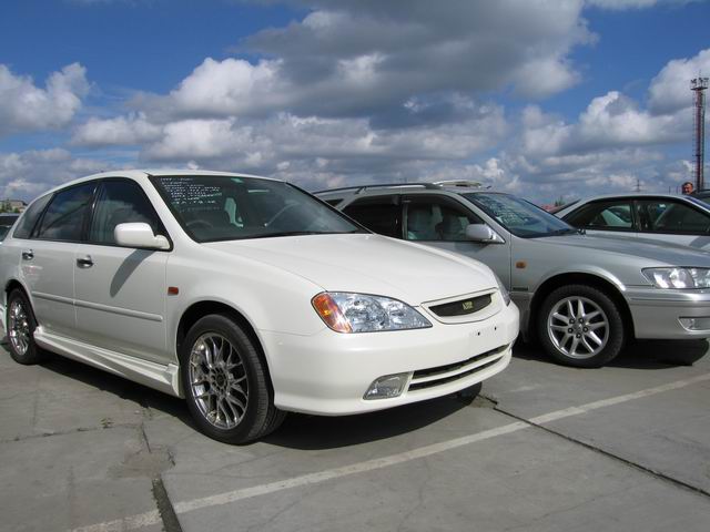 2000 Honda Avancier Photos