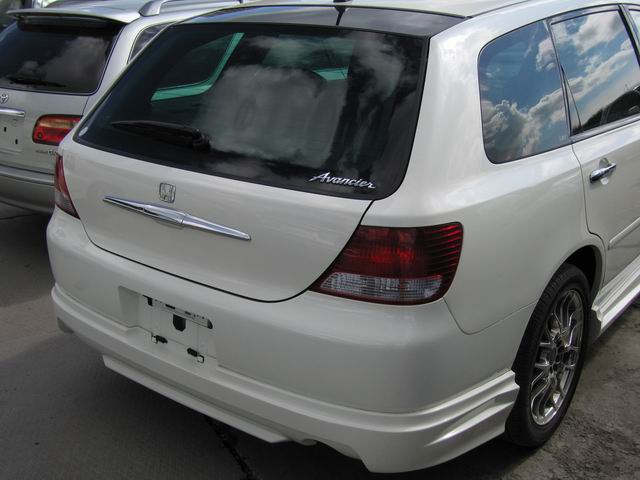 2000 Honda Avancier Photos