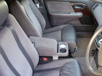 2000 Honda Avancier Photos
