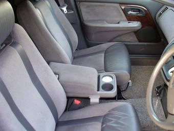 2000 Honda Avancier Photos