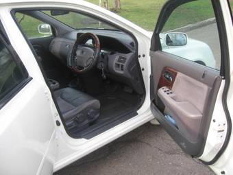 2000 Honda Avancier Photos