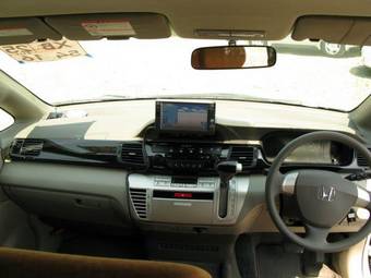 2004 Honda Edix Images