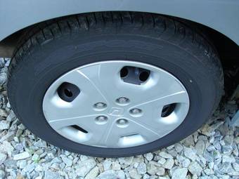 2004 Honda Edix Images