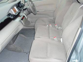 2004 Honda Edix Images