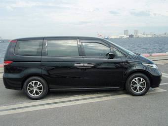2004 Honda Elysion Images