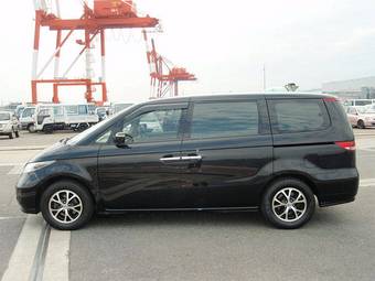 2004 Honda Elysion Pictures