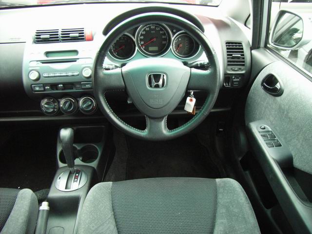 2002 Honda Fit Pictures