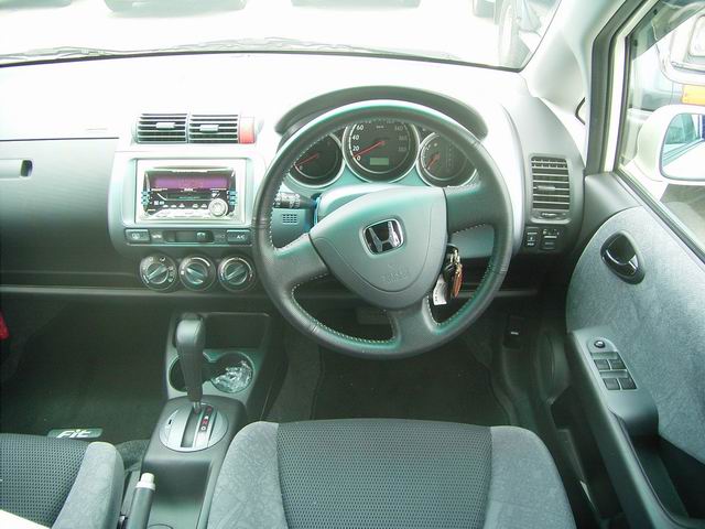 2002 Honda Fit Pictures