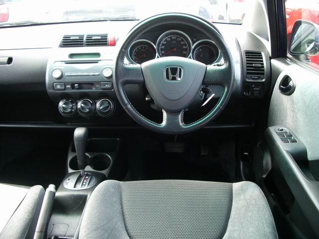 2002 Honda Fit Pictures