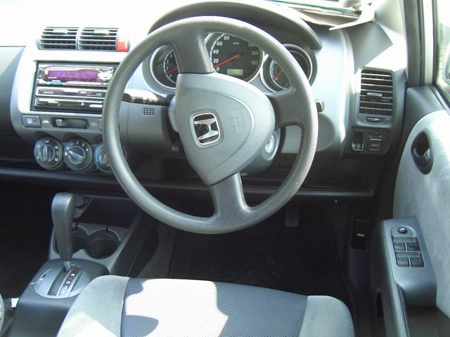 2002 Honda Fit Photos