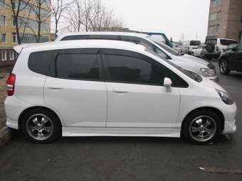 2002 Honda Fit Pictures