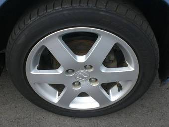 2002 Honda Fit Photos