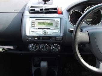 2002 Honda Fit Pictures