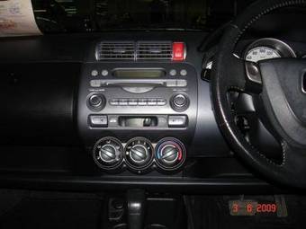 2002 Honda Fit Photos