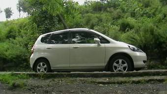 2002 Honda Fit Pictures