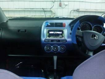 2002 Honda Fit Photos