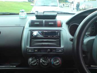 2002 Honda Fit Pictures