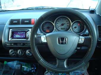 2003 Honda Fit Photos