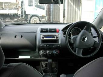 2003 Honda Fit Photos