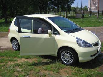 2003 Honda Fit Photos