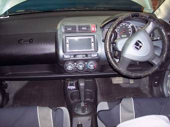 2003 Honda Fit Pictures