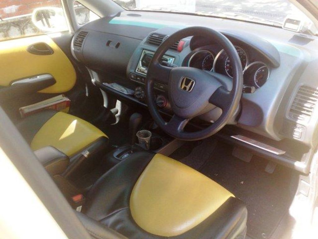 2004 Honda Fit