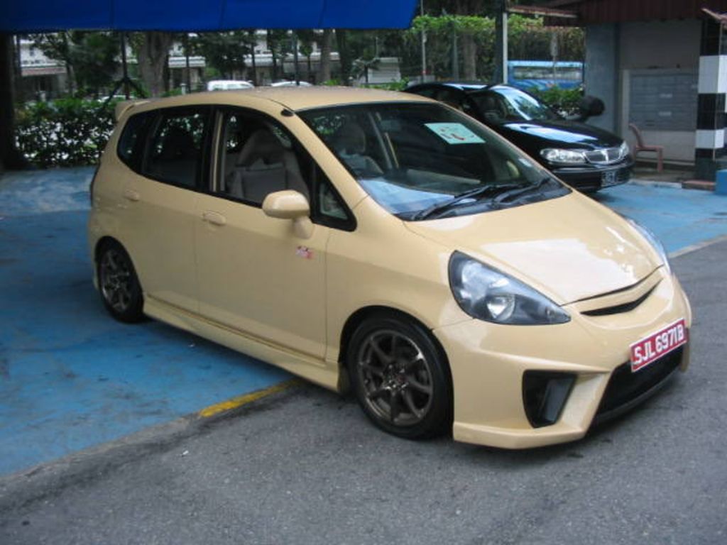 2004 Honda Fit