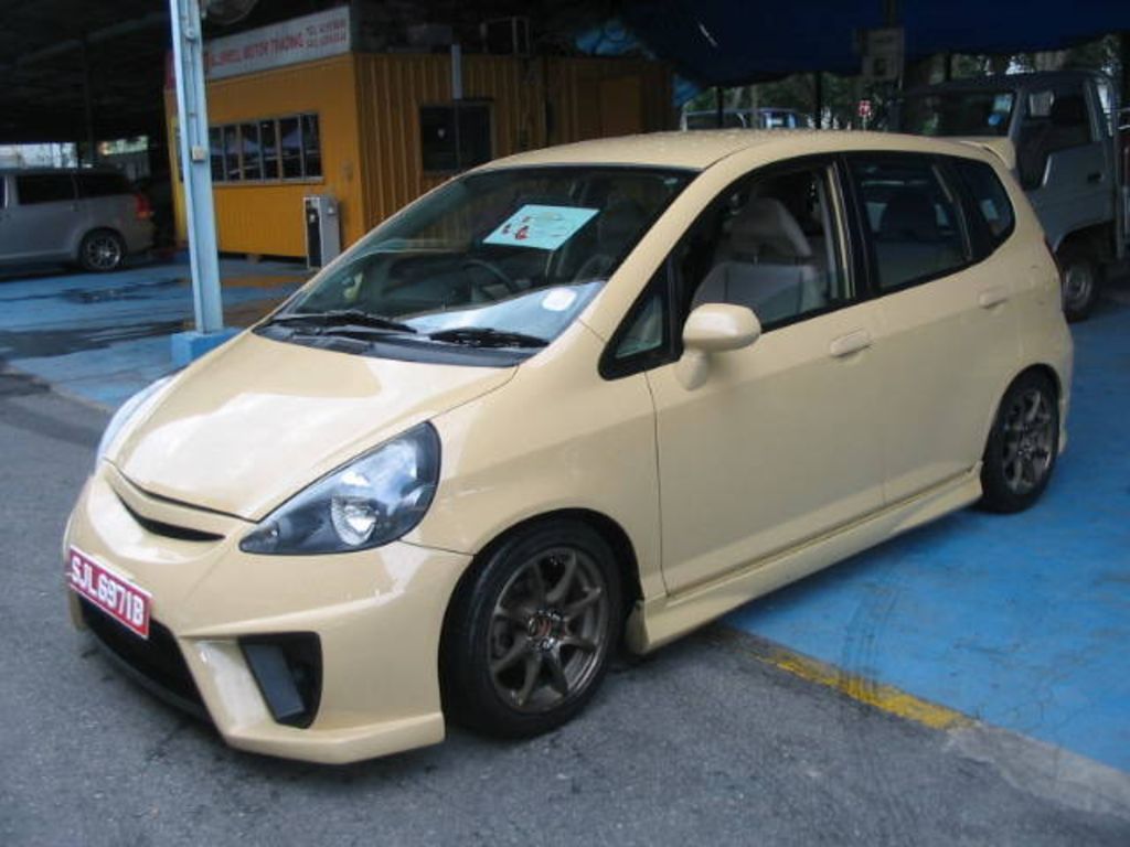 2004 Honda Fit