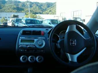 2004 Honda Fit Photos