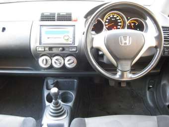 2004 Honda Fit Photos