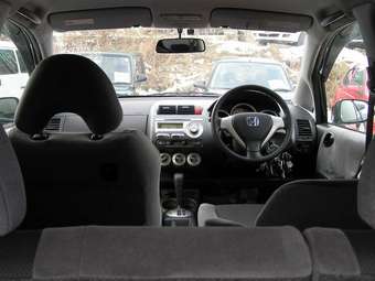 2004 Honda Fit Photos