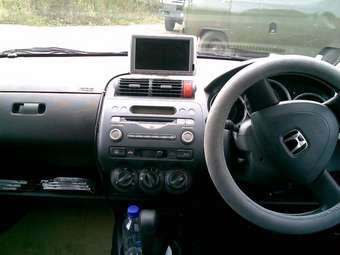 2004 Honda Fit Pictures