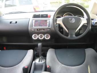 2004 Honda Fit Photos