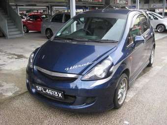 2004 Honda Fit Photos