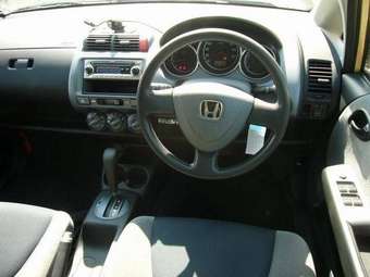 2004 Honda Fit Photos