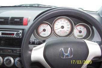 2004 Honda Fit Images