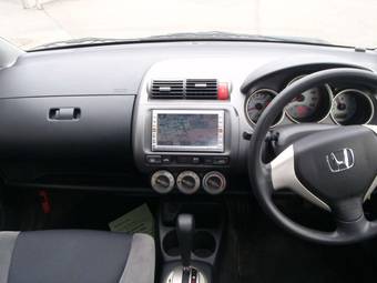 2004 Honda Fit Pictures