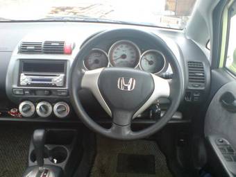 2004 Honda Fit Photos