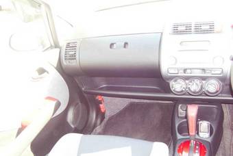 2004 Honda Fit Photos