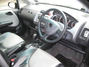 2004 Honda Fit Photos