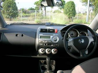 2004 Honda Fit Pictures